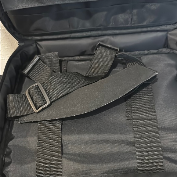 Black Leather Laptop Bag with Sturdy Handle and Flap Closure - Picture 10 of 12